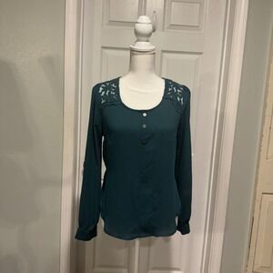 Green‎ Long Sleeve Blouse with Floral Lace Detail - Elegant Ladies Top
